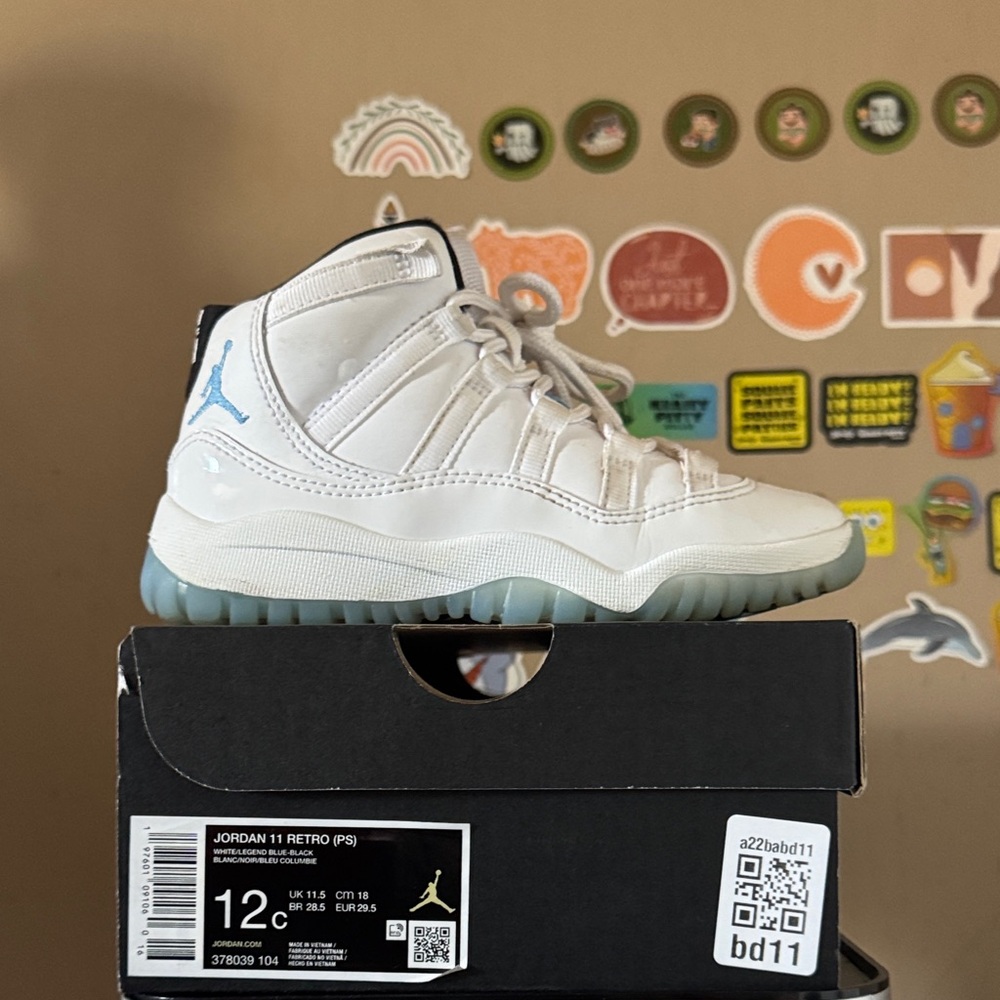 Jordan 11 Retro Kids Sneakers - White and Blue